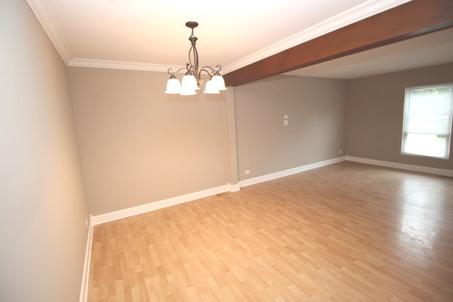 1883 Williamsburg Dr, Hoffman Estates, IL 60169 photo 2