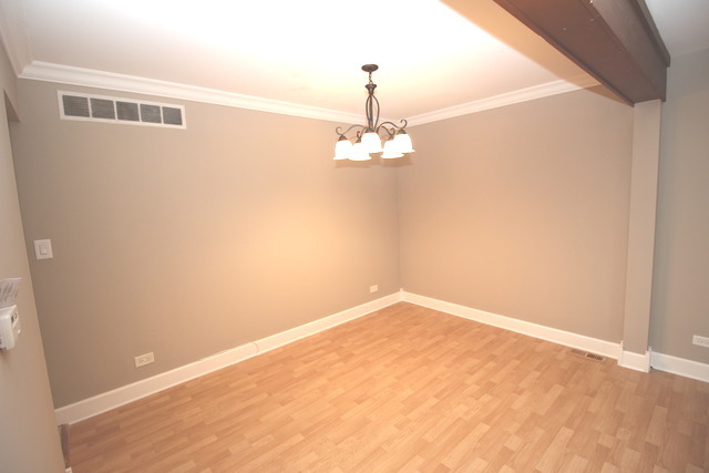 1883 Williamsburg Dr, Hoffman Estates, IL 60169 photo 3