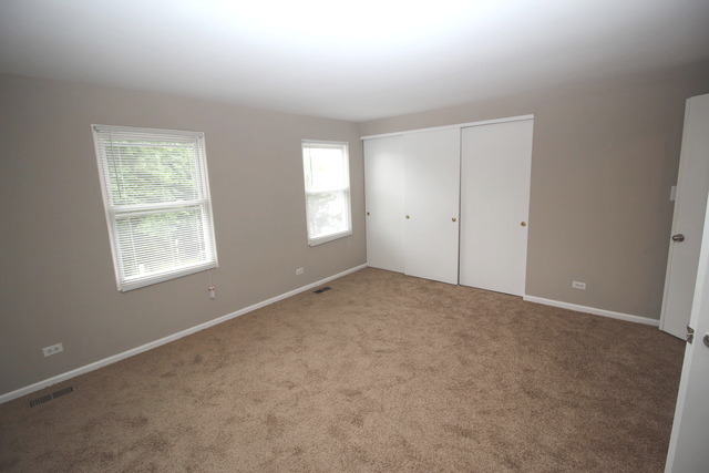 1883 Williamsburg Dr, Hoffman Estates, IL 60169 photo 9