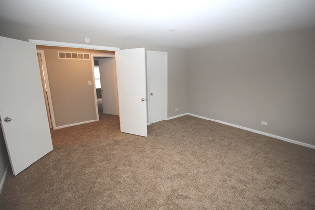 1883 Williamsburg Dr, Hoffman Estates, IL 60169 photo 10
