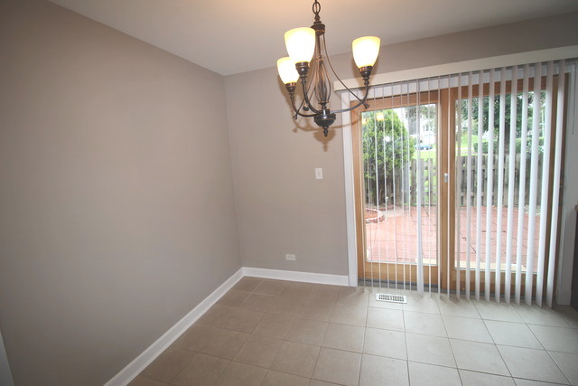 1883 Williamsburg Dr, Hoffman Estates, IL 60169 photo 8