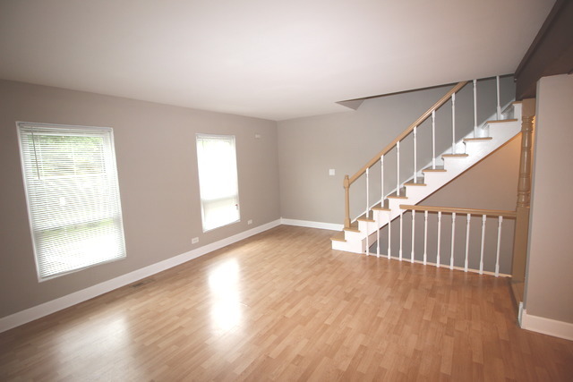 1883 Williamsburg Dr, Hoffman Estates, IL 60169 photo 4