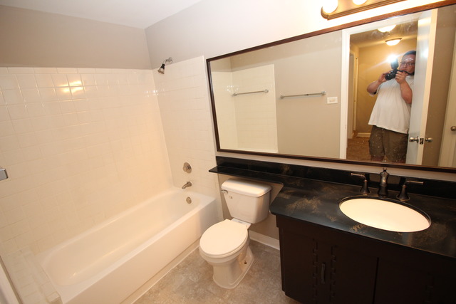 1883 Williamsburg Dr, Hoffman Estates, IL 60169 photo 11