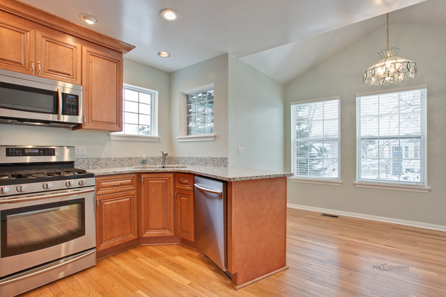814 Adderly Ln, Gurnee, IL 60031 photo 6