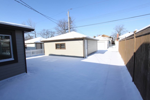 2542 W 116th Pl, Chicago, IL 60655 photo 2