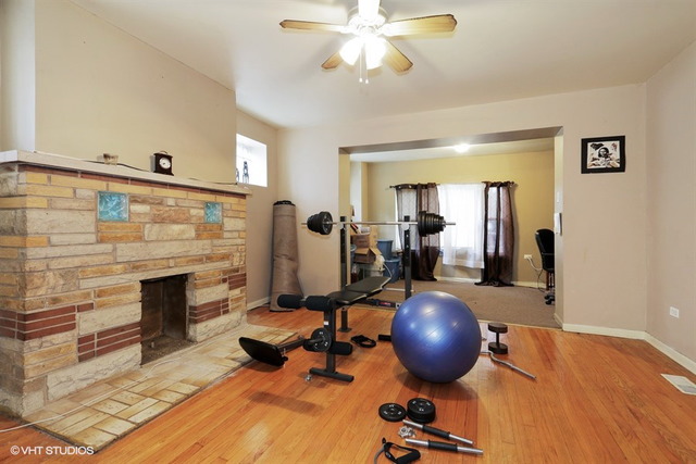 9711 S Avenue J Ave, Chicago, IL 60617 photo 4