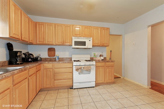 9711 S Avenue J Ave, Chicago, IL 60617 photo 6