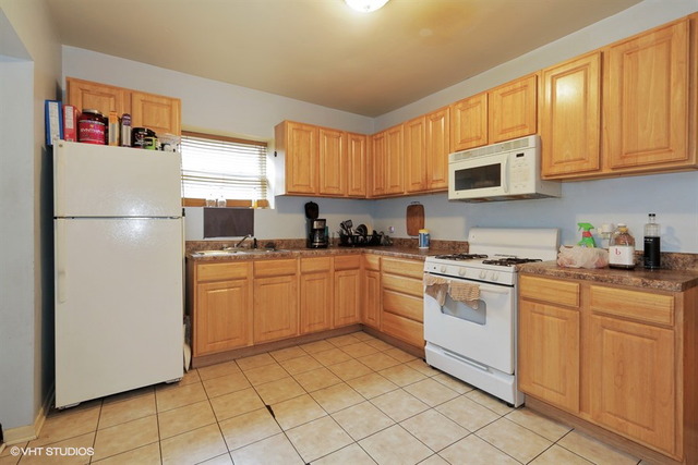 9711 S Avenue J Ave, Chicago, IL 60617 photo 7