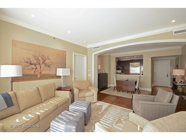 270 E Pearson St #502, Chicago, IL 60611 photo 4