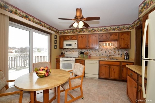 1160 Dresden Dr, Hoffman Estates, IL 60192 photo 5