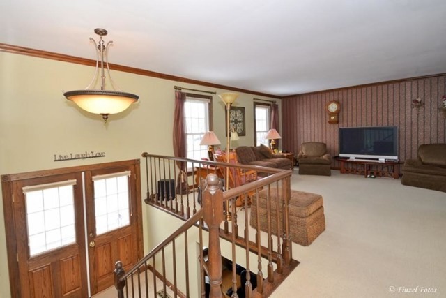 1160 Dresden Dr, Hoffman Estates, IL 60192 photo 2