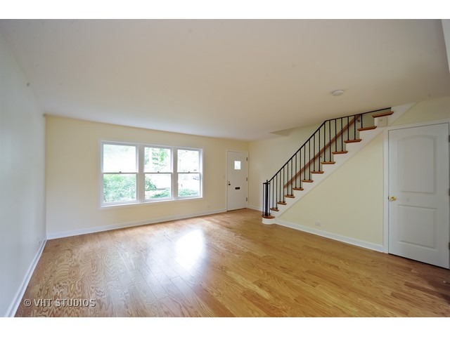 417 3rd St, Wilmette, IL 60091 photo 2