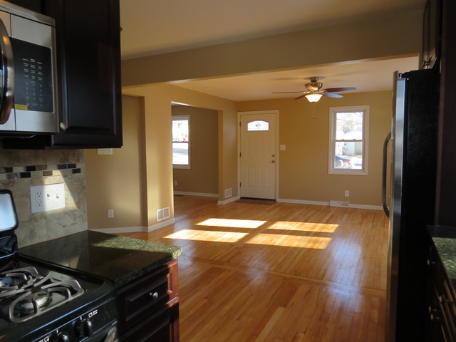 423 Table St, Lockport, IL 60441 photo 4