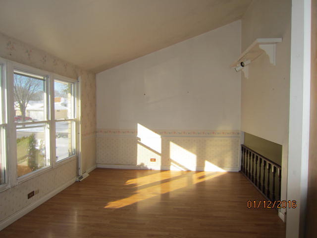 303 Dover Dr, Des Plaines, IL 60018 photo 2