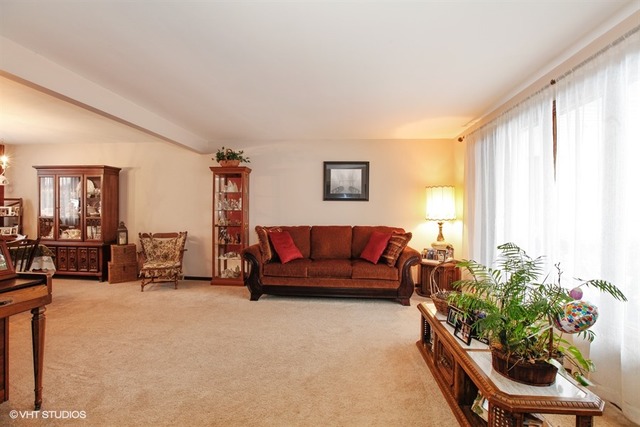 108 Prairie Dr, Minooka, IL 60447 photo 2