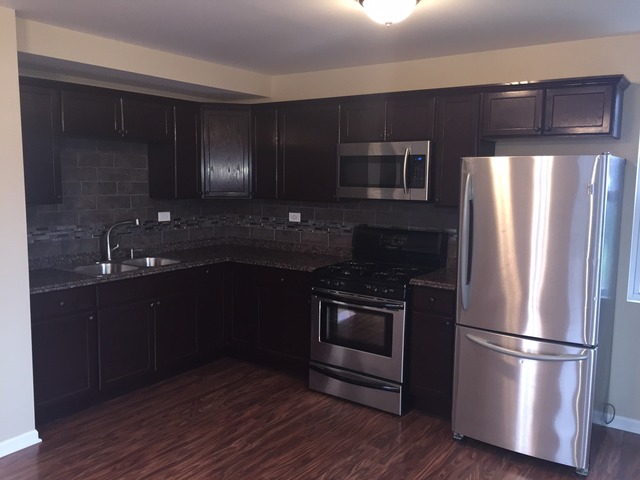 1139 Bangs St, Aurora, IL 60505 photo 3