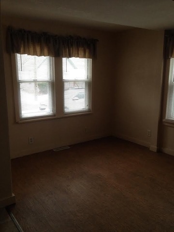517 W 9th St, Dixon, IL 61021 photo 4