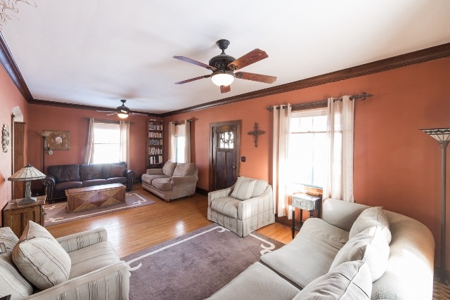 202 Moseley St, Elgin, IL 60123 photo 4
