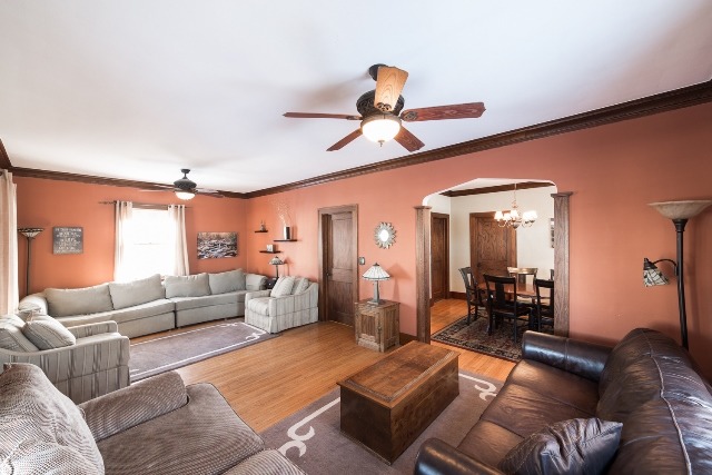 202 Moseley St, Elgin, IL 60123 photo 3