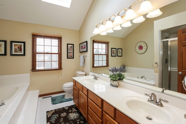 3660 Persimmon Dr, Algonquin, IL 60102 photo 4