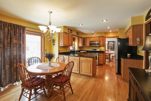 3660 Persimmon Dr, Algonquin, IL 60102 photo 9