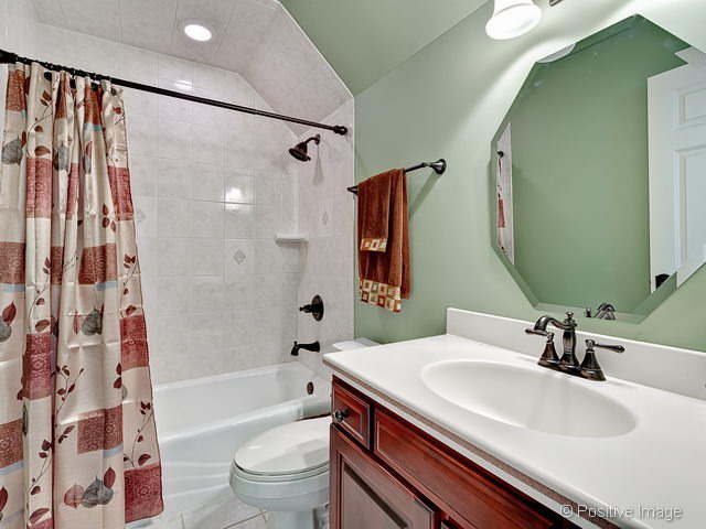 621 81st St, Willowbrook, IL 60527 photo 18