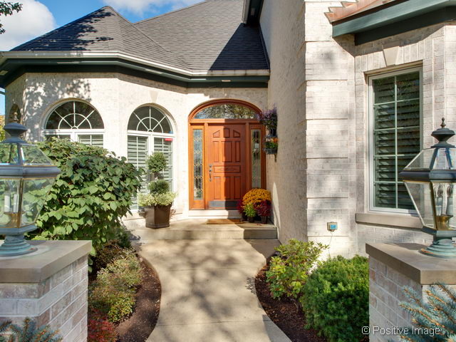 621 81st St, Willowbrook, IL 60527 photo 2