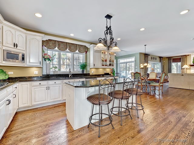 621 81st St, Willowbrook, IL 60527 photo 4