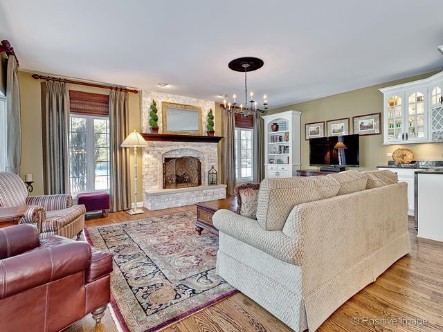 621 81st St, Willowbrook, IL 60527 photo 8