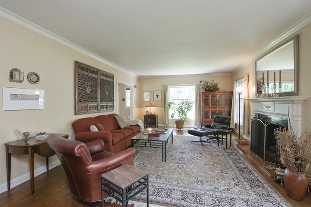 48 Briar Rd, Golf, IL 60029 photo 4