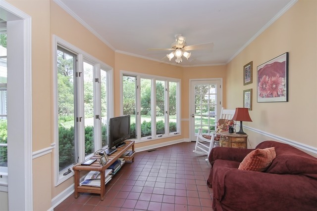 48 Briar Rd, Golf, IL 60029 photo 9