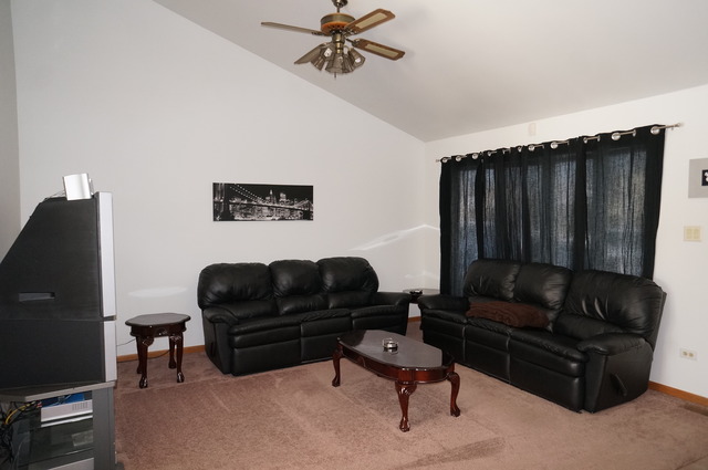 1108 Leawood Dr, Joliet, IL 60431 photo 2