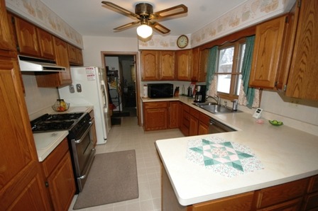 881 Deborah Ave, Elgin, IL 60123 photo 4