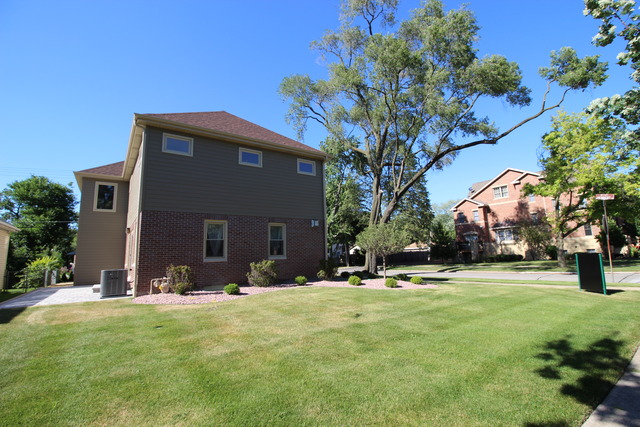 18 N Herbert Rd, Riverside, IL 60546 photo 2