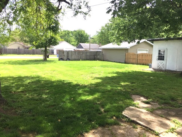 1114 Pine St, Ottawa, IL 61350 photo 3