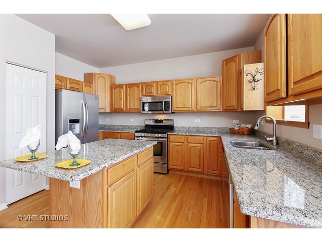 1912 Trappers Ct, Mchenry, IL 60050 photo 4