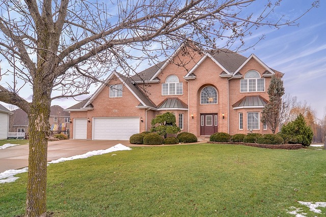 905 Windmere Ct, Darien, IL 60561 photo 1