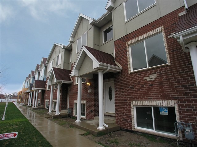7210 W 83rd St, Bridgeview, IL 60455 photo 1