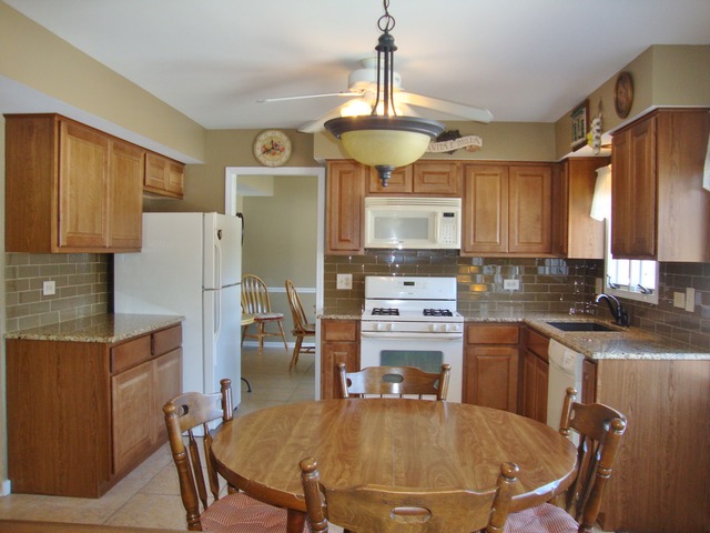 936 Adare Dr, Wheaton, IL 60189 photo 8