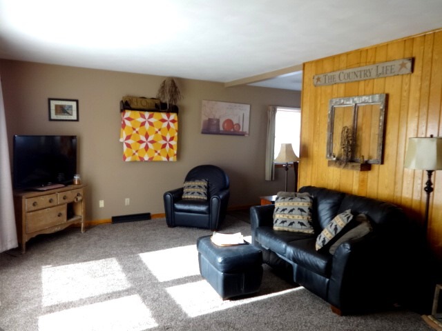 1308 Long Ct, Sterling, IL 61081 photo 3