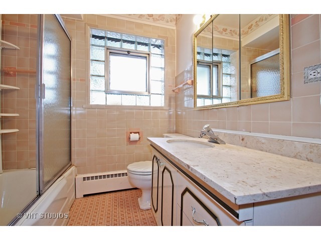 960 Parkview Ln, Des Plaines, IL 60016 photo 8