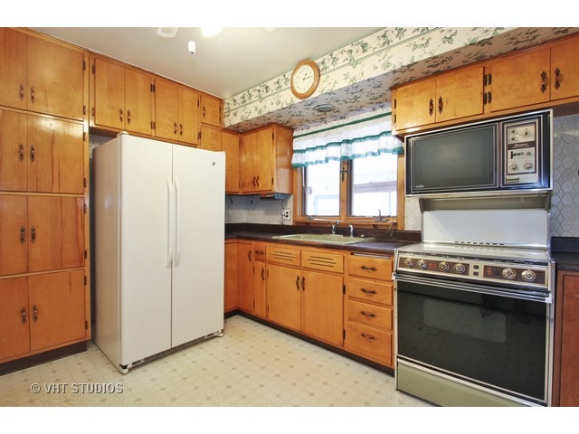 960 Parkview Ln, Des Plaines, IL 60016 photo 4