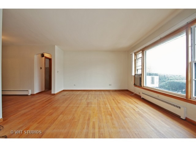 960 Parkview Ln, Des Plaines, IL 60016 photo 2