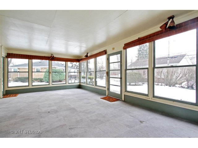 960 Parkview Ln, Des Plaines, IL 60016 photo 9