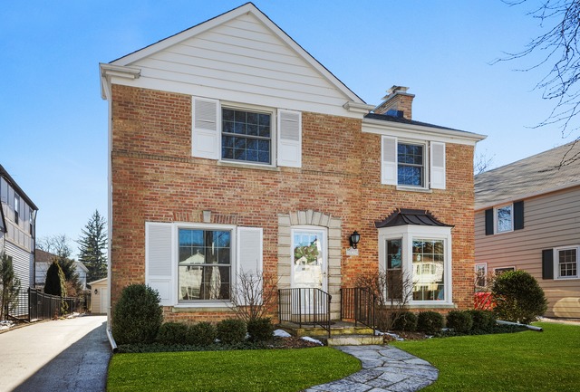 2139 Thornwood Ave, Wilmette, IL 60091 photo 1