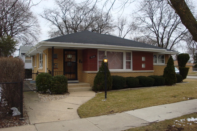 9146 Bartlett Ave, Brookfield, IL 60513 photo 1