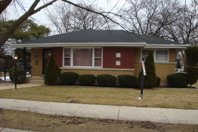 9146 Bartlett Ave, Brookfield, IL 60513 photo 2