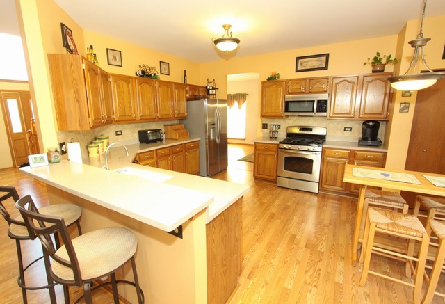 200 Moorehead Dr, Bartlett, IL 60103 photo 6