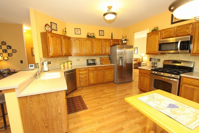 200 Moorehead Dr, Bartlett, IL 60103 photo 7
