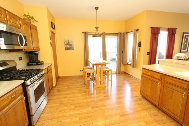 200 Moorehead Dr, Bartlett, IL 60103 photo 8